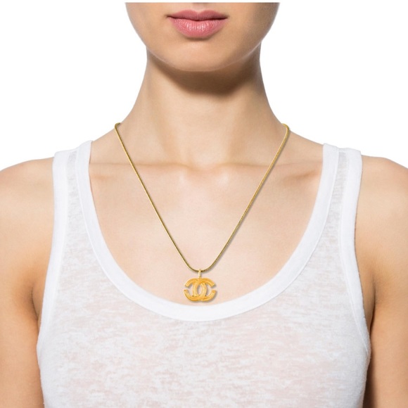 Gold-tone Chanel CC pendant necklace - Picture 2 of 12
